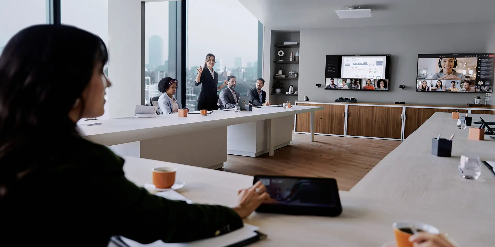IMXRK80-Lifestyle-Large Room-WideAngle-MultiDisplay IMXRK80-Lifestyle-Large Room-WideAngle-MultiDisplay