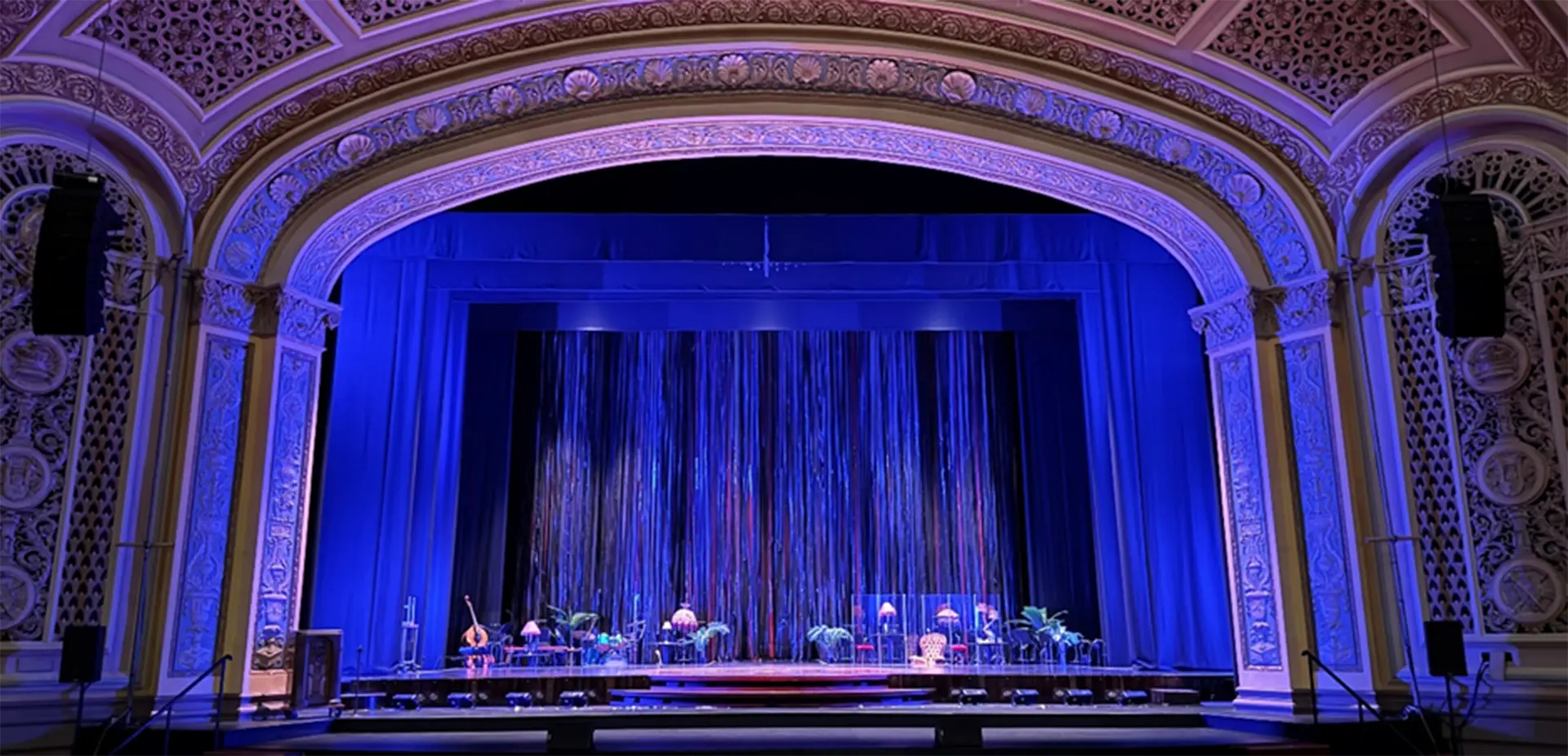 qsc line array audio system regent theatre 02 qsc line array audio system regent theatre 02